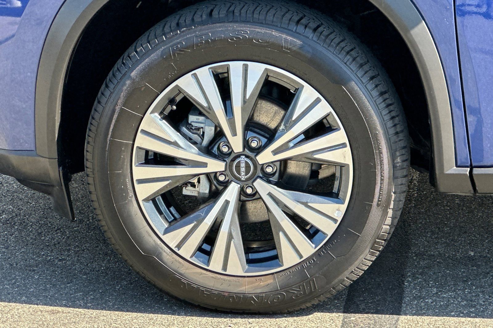 Used 2023 Nissan Rogue SV image 32