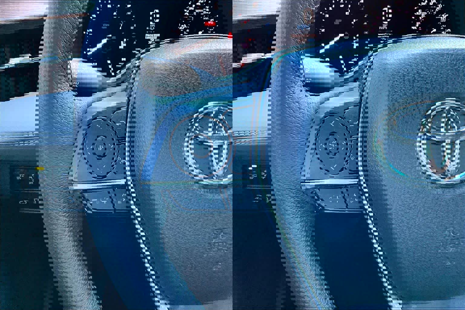 Used 2022 Toyota Avalon XLE image 21