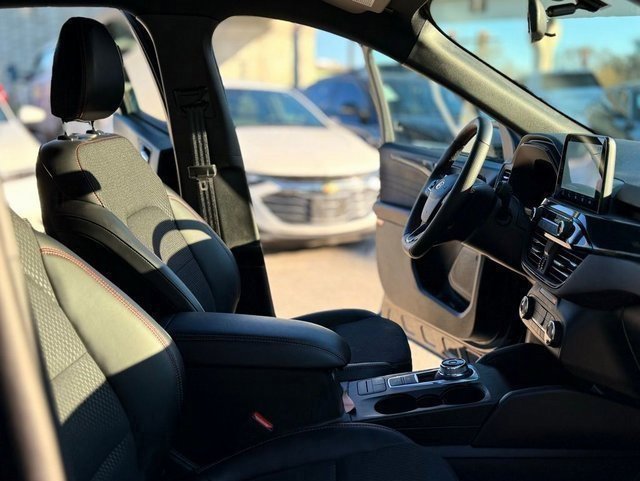 Used 2025 Ford Escape ST-Line Elite image 7