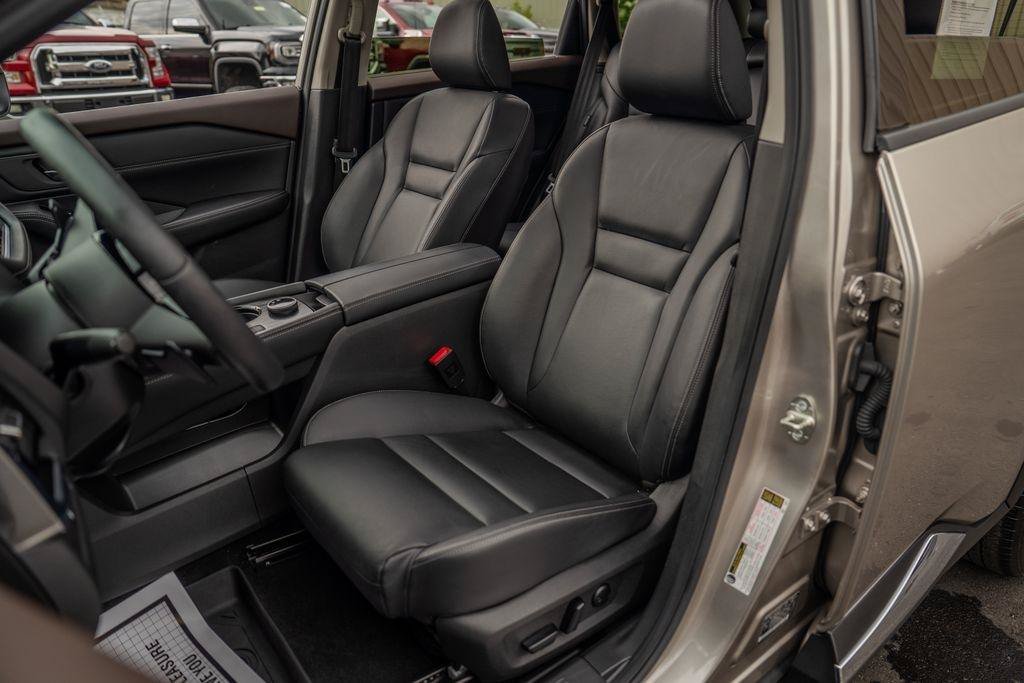 Used 2023 Nissan Rogue SL w/ SL Premium Package AWD/4WD image 14