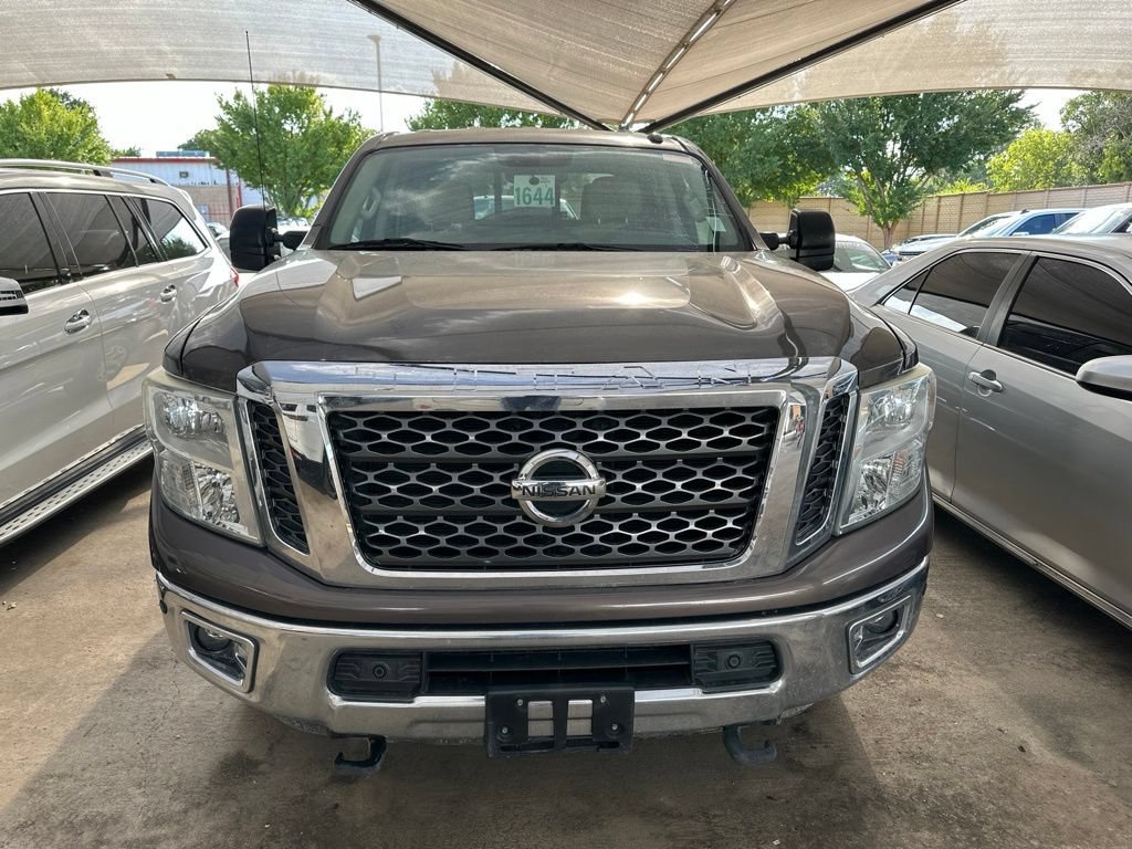 Used 2016 Nissan Titan SV RWD image 2