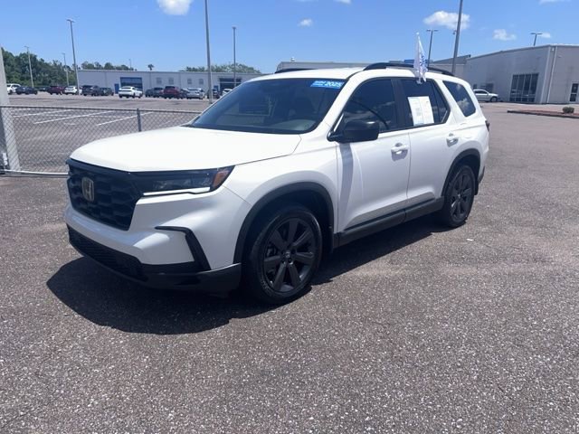 Used 2025 Honda Pilot Sport image 1