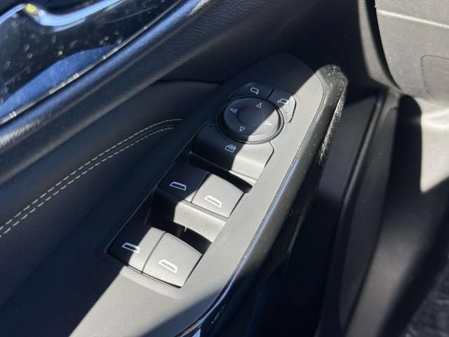 Used 2025 Chevrolet Trax LT FWD image 16