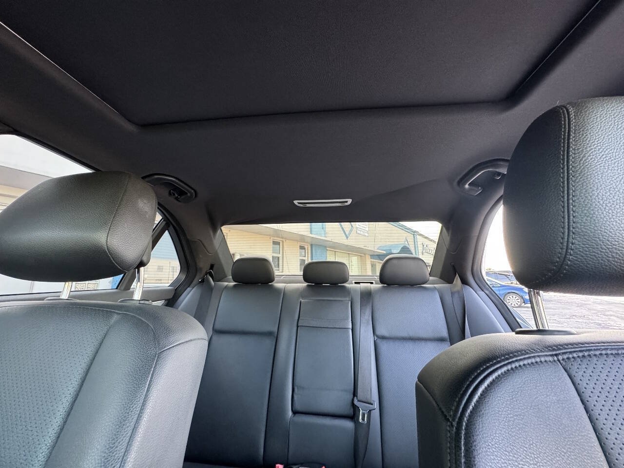 Used 2009 Mercedes-Benz C 300 Sedan image 33