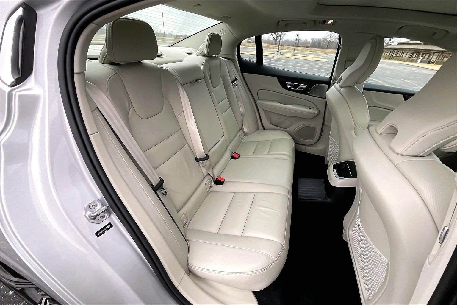 Used 2022 Volvo S60 T8 Inscription image 17