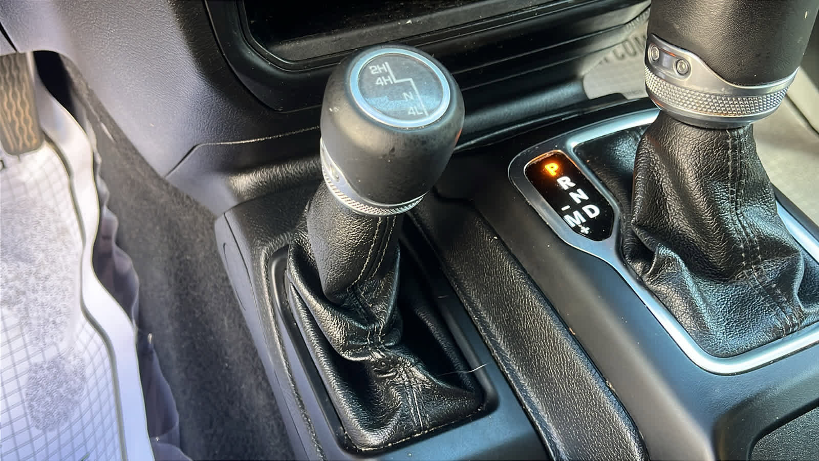 Used 2019 Jeep Wrangler Unlimited Sahara AWD/4WD image 22