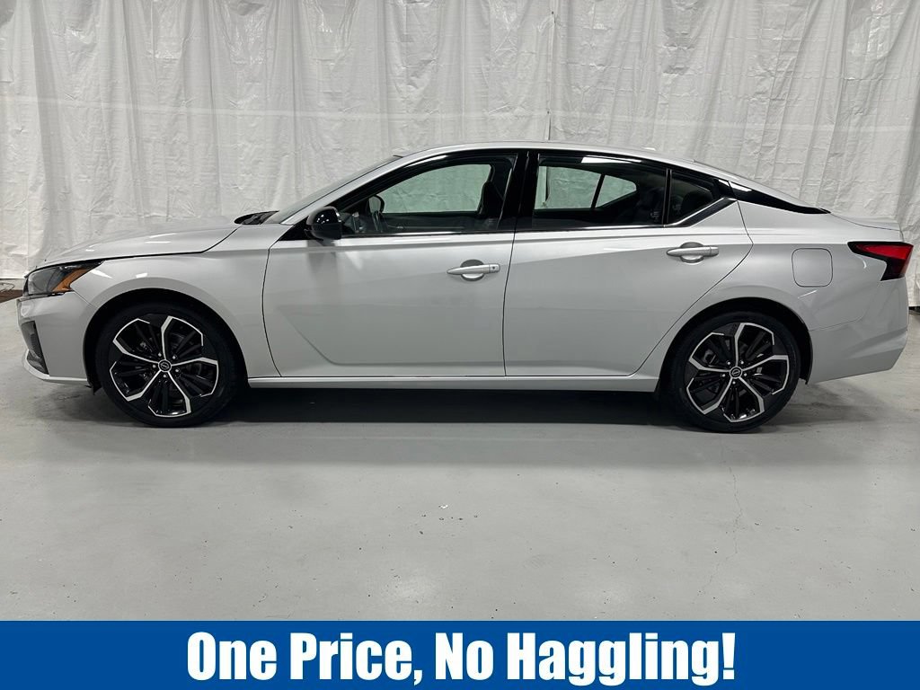 Used 2023 Nissan Altima 2.5 SR FWD image 4