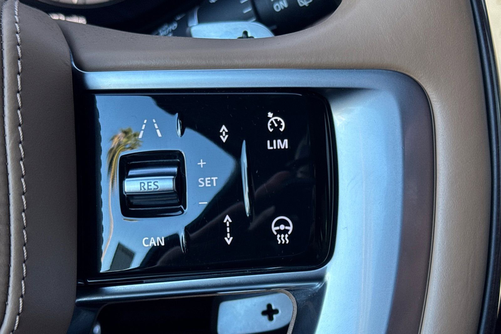 Certified 2023 Land Rover Range Rover Long Wheelbase SE image 29