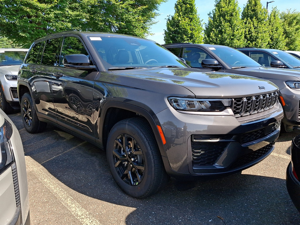 New 2026 Jeep Grand Cherokee Altitude AWD/4WD image 2