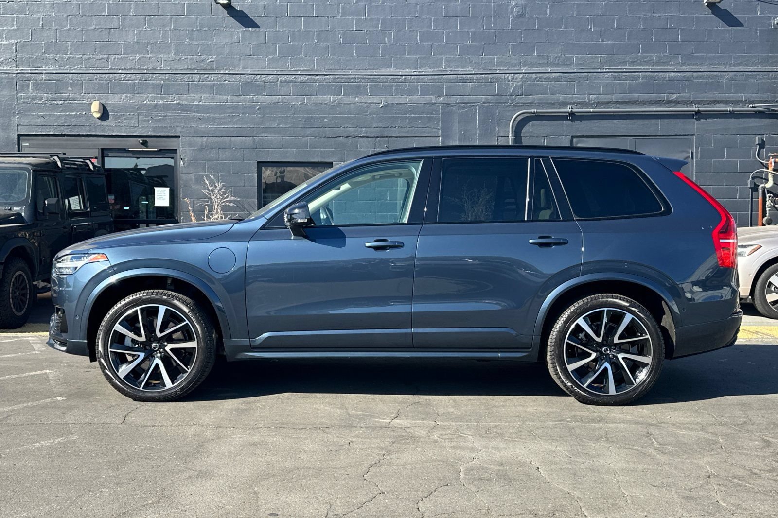 Certified 2023 Volvo XC90 T8 Plus AWD/4WD image 6