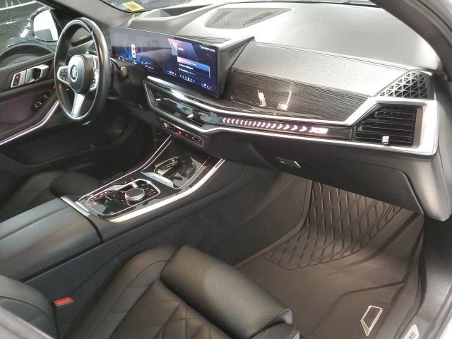 Used 2025 BMW X5 xDrive40i w/ M Sport Package AWD/4WD image 33
