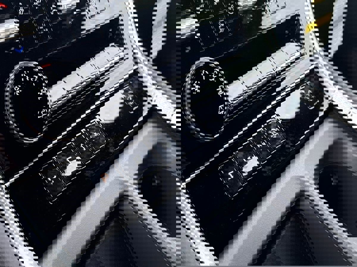 New 2026 Nissan Armada SL w/ Captain's Chari Seat Package image 27