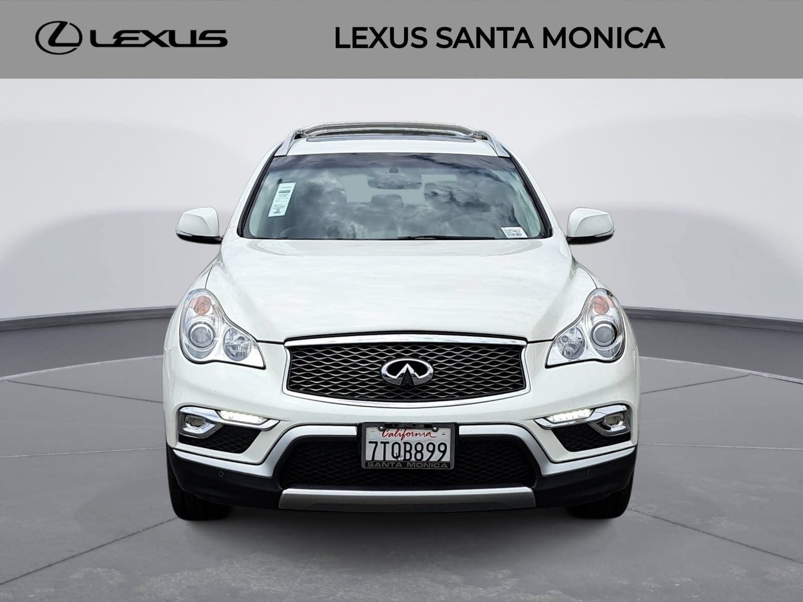 Used 2016 INFINITI QX50 2WD w/ Deluxe Touring Package image 2