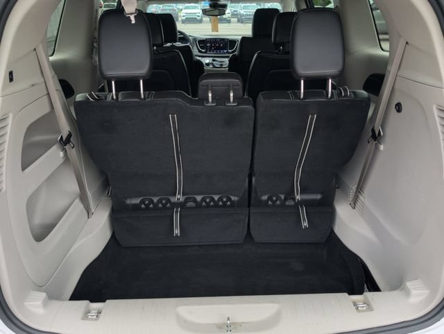 Used 2024 Chrysler Pacifica Touring-L FWD image 27