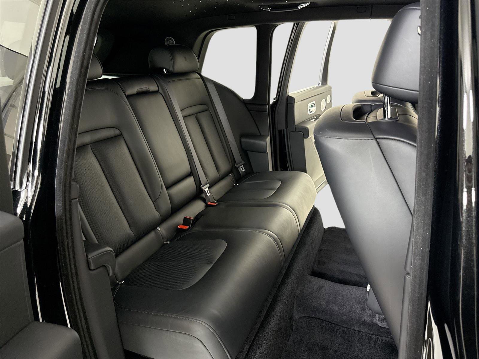 Used 2025 Rolls-Royce Cullinan AWD/4WD image 28