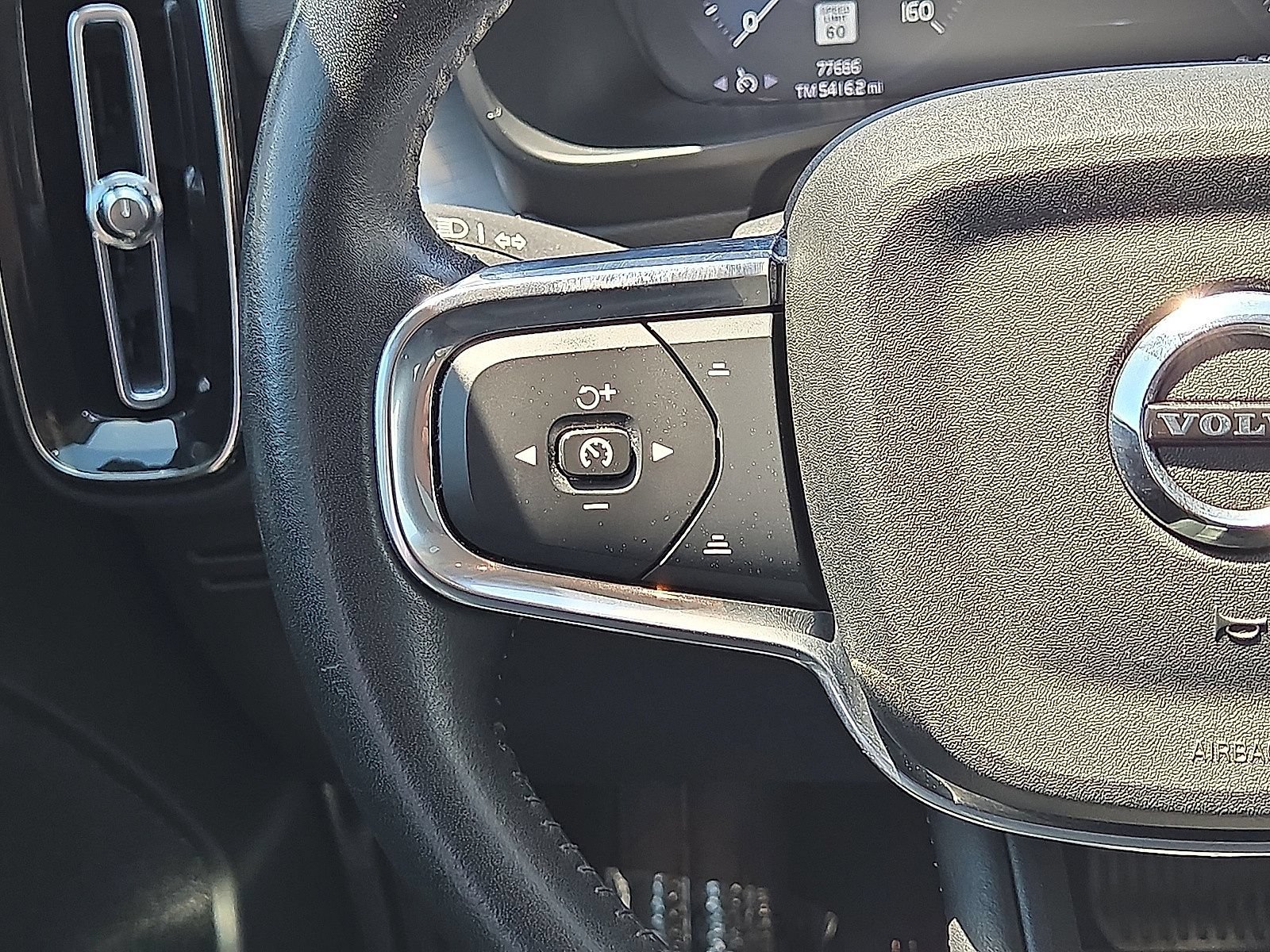 Used 2021 Volvo XC40 T4 Momentum FWD image 19