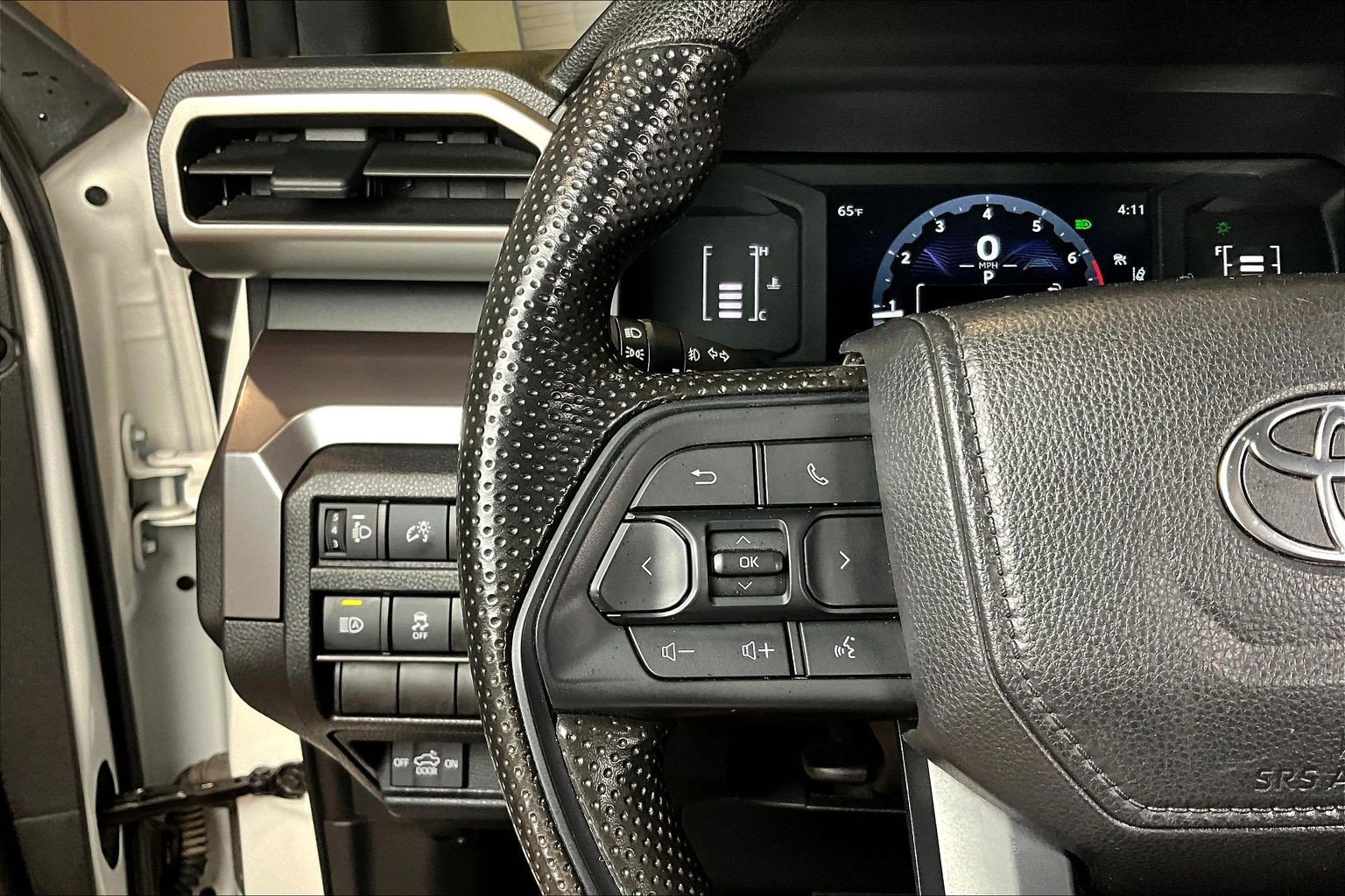 Used 2025 Toyota Tacoma SR5 AWD/4WD image 13