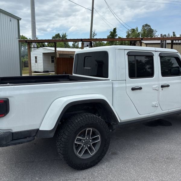 Used 2025 Jeep Gladiator Mojave AWD/4WD image 11
