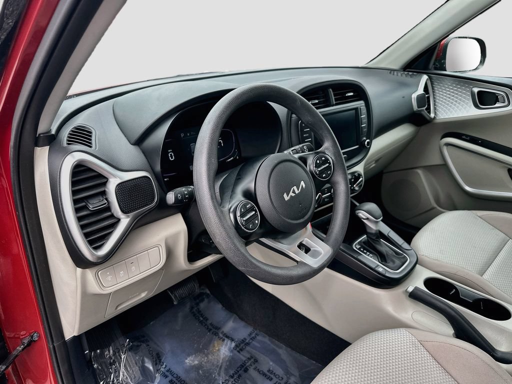 Used 2023 Kia Soul LX w/ LX Technology Package FWD image 9
