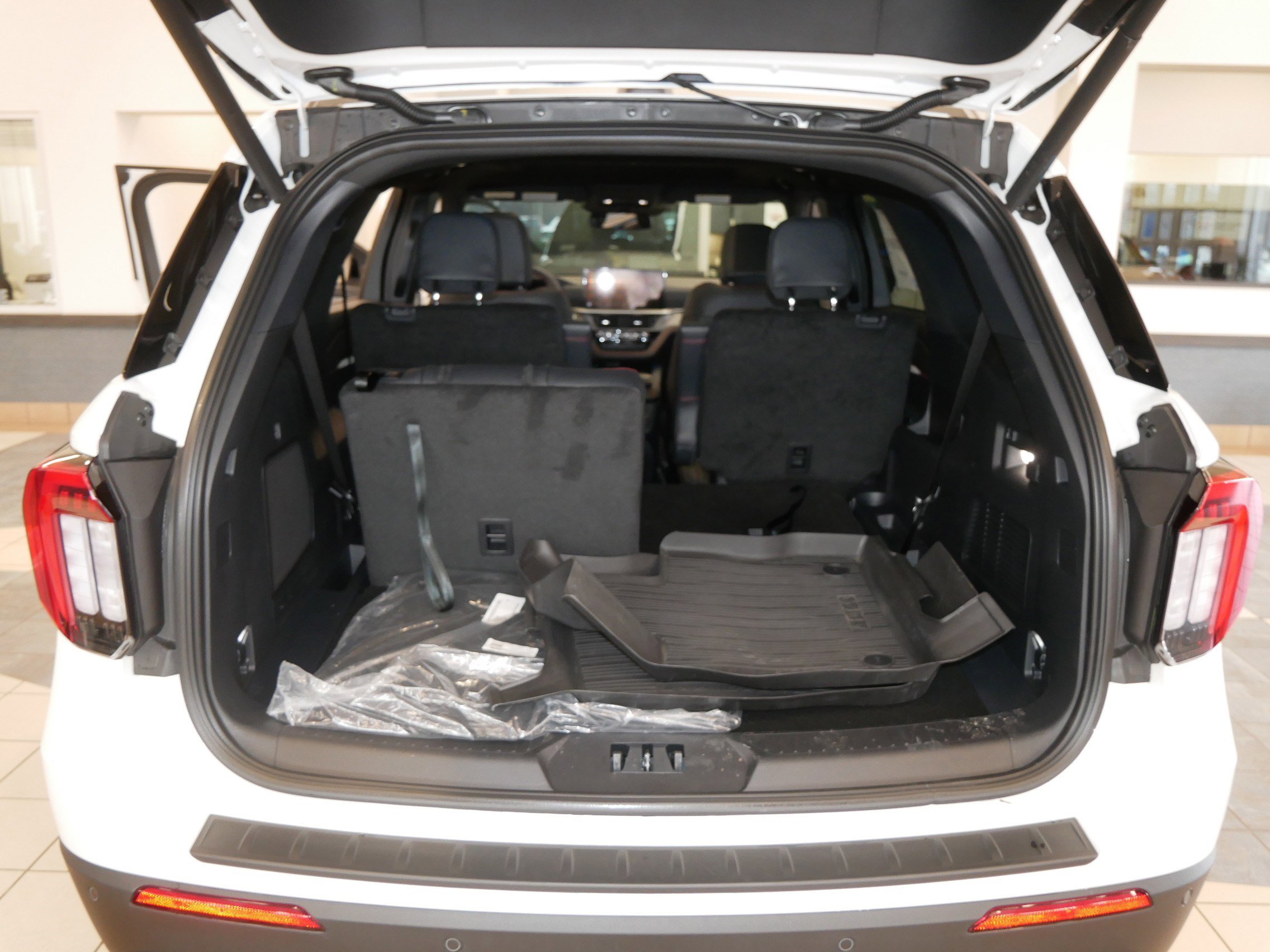 Used 2026 Ford Explorer ST-Line w/ ST-Line Street Pack image 18