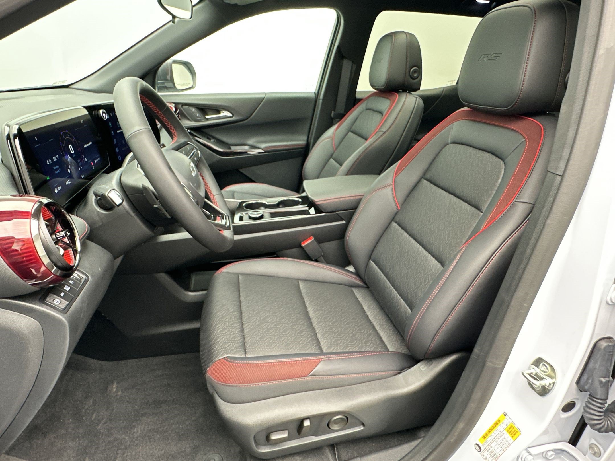 New 2027 Chevrolet Equinox RS w/ LPO, Floor Liner Package AWD/4WD image 5