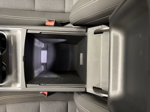 Used 2025 GMC Acadia Elevation image 26