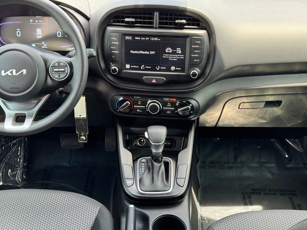 Used 2025 Kia Soul LX FWD image 29