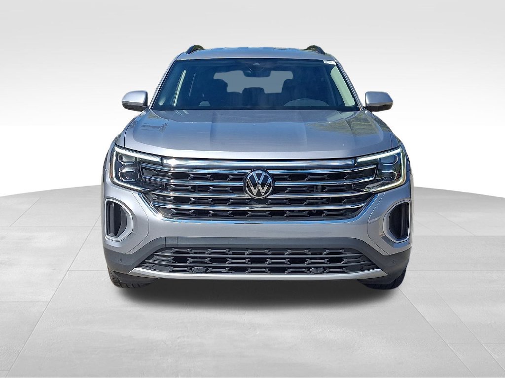 Used 2025 Volkswagen Atlas SE AWD/4WD image 2