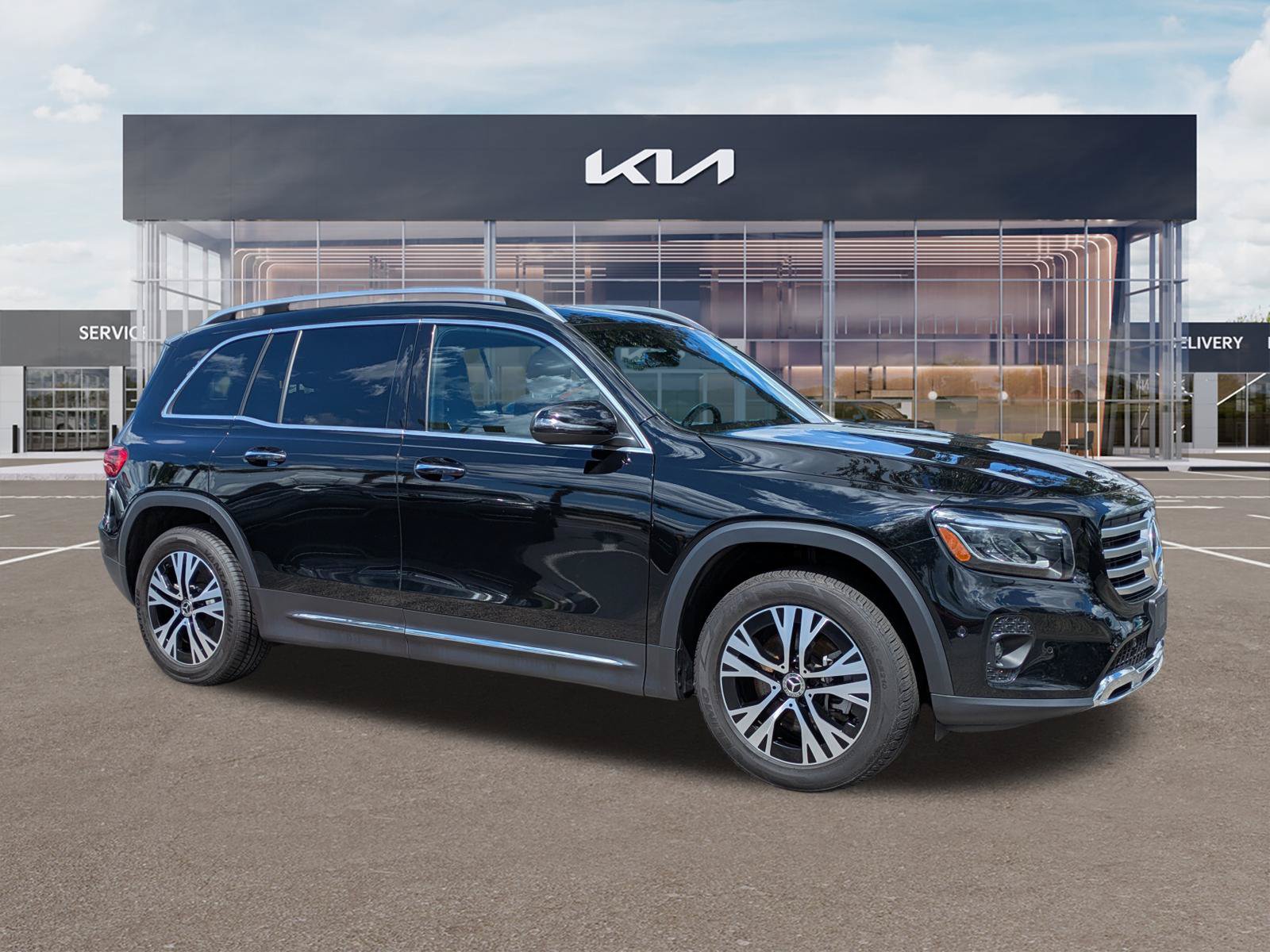 Used 2025 Mercedes-Benz GLB 250 w/ Exclusive Package image 2