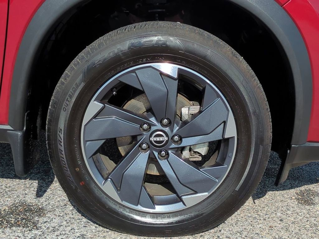 Certified 2025 Nissan Rogue SV image 11