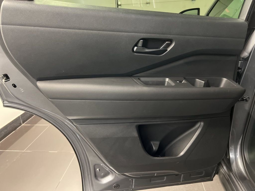 Used 2025 Nissan Pathfinder SV AWD/4WD image 33