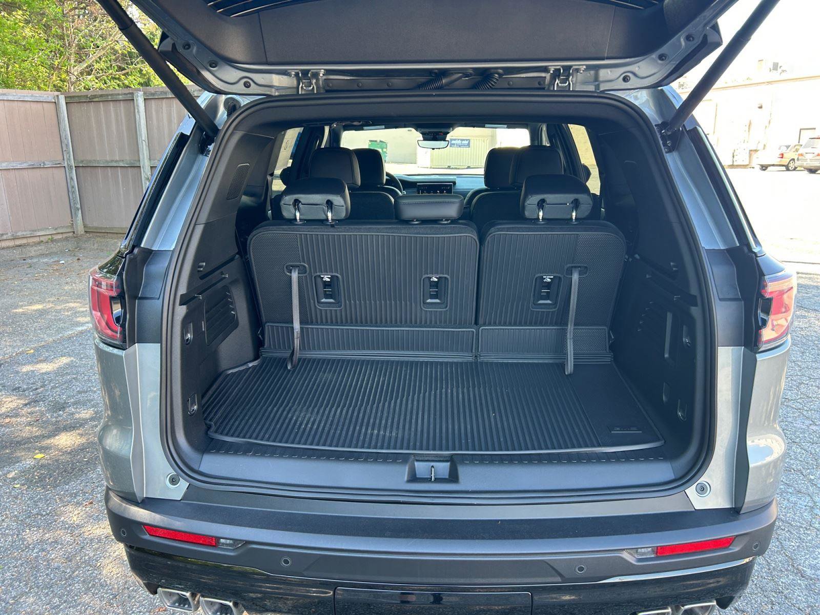 New 2026 GMC Acadia AT4 w/ LPO, Floor Liner Package AWD/4WD image 17
