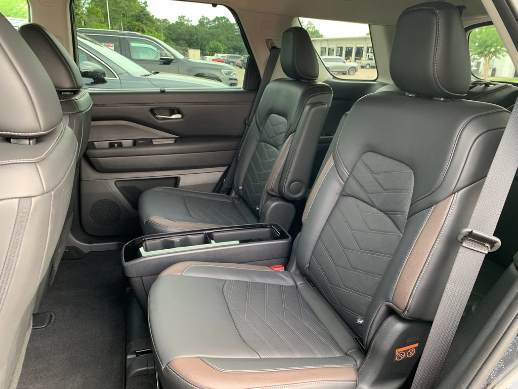 Used 2024 Nissan Pathfinder Platinum FWD image 26