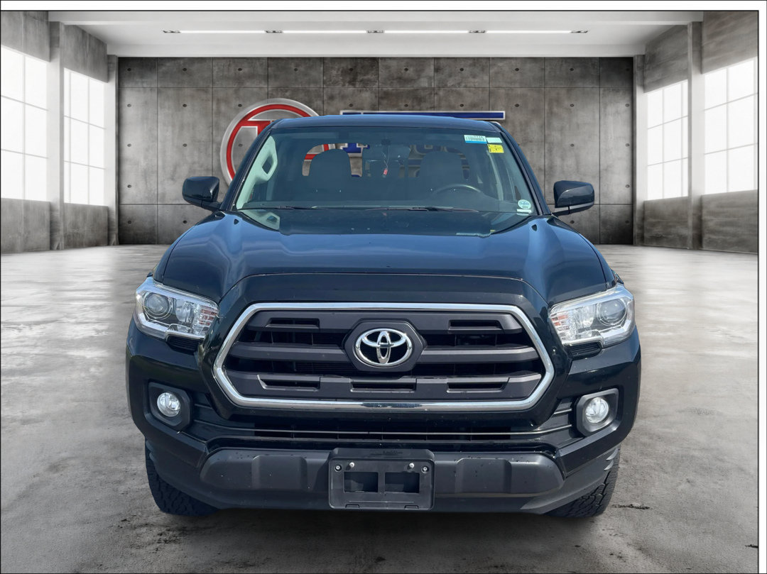 Used 2017 Toyota Tacoma SR5 w/ Tow Package AWD/4WD image 2