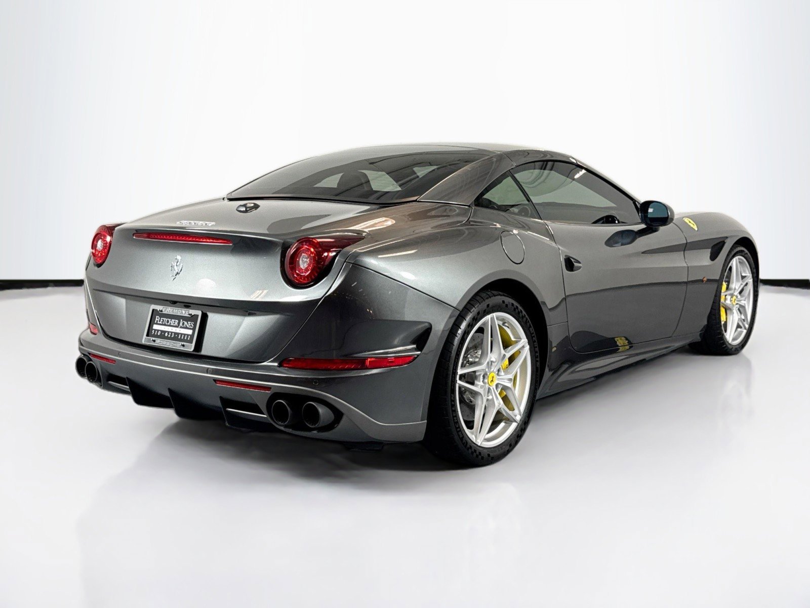 Used 2017 Ferrari California T image 9