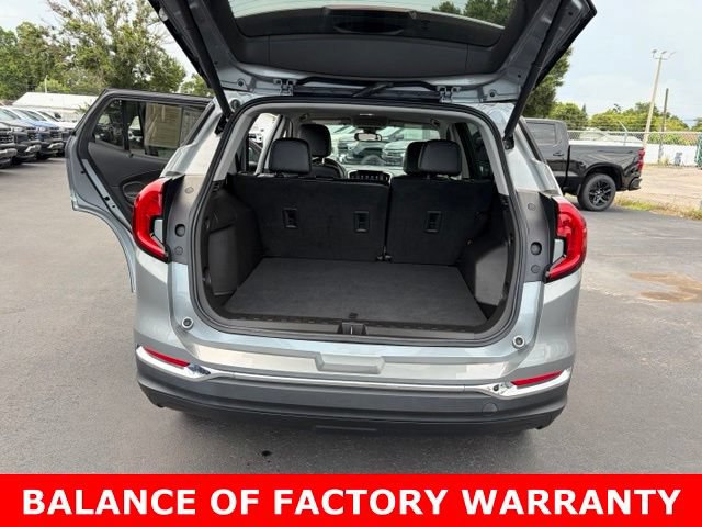 Used 2024 GMC Terrain SLT AWD/4WD image 16