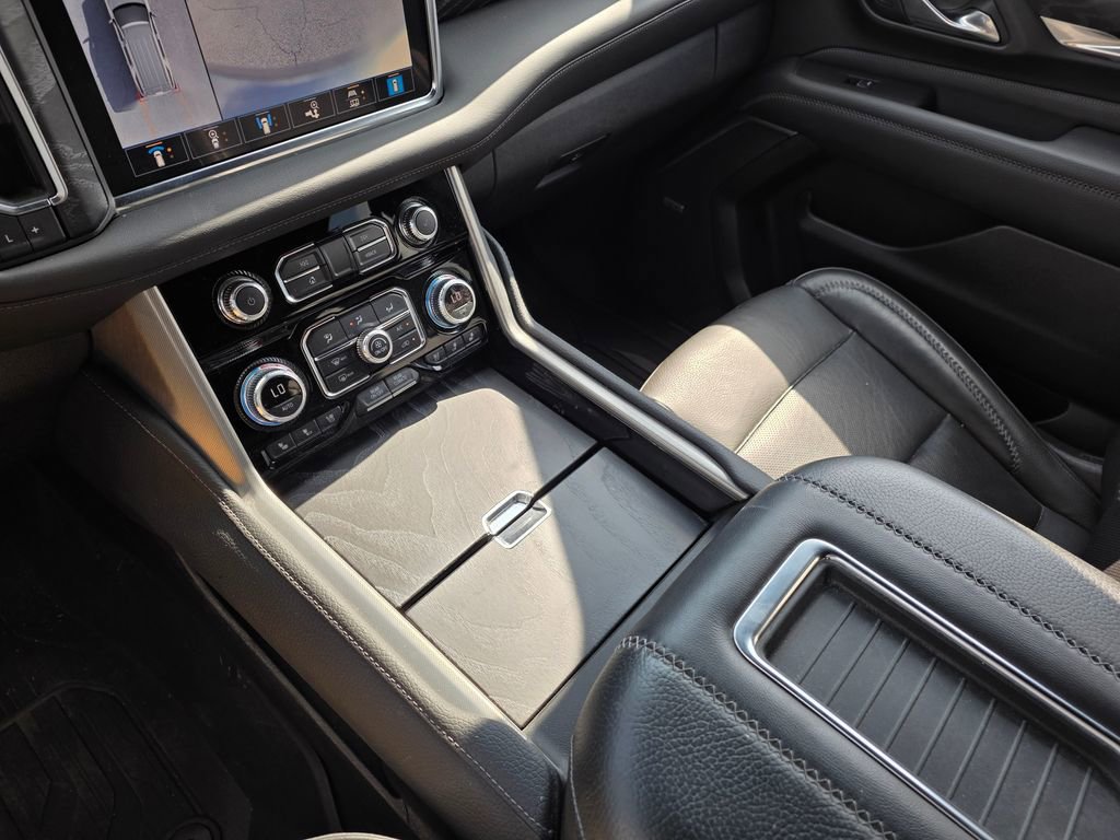 Used 2021 GMC Yukon Denali w/ Denali Ultimate Package AWD/4WD image 18