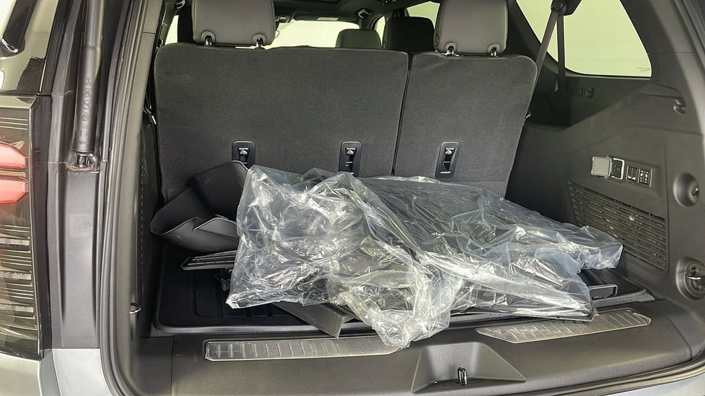 New 2025 Chevrolet Suburban RST w/ Advanced Technology Package image 37