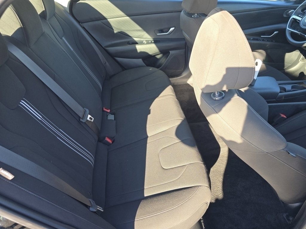 Used 2025 Hyundai Elantra Blue image 22