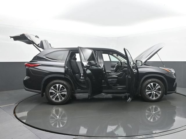 Used 2023 Toyota Highlander XLE AWD/4WD image 59