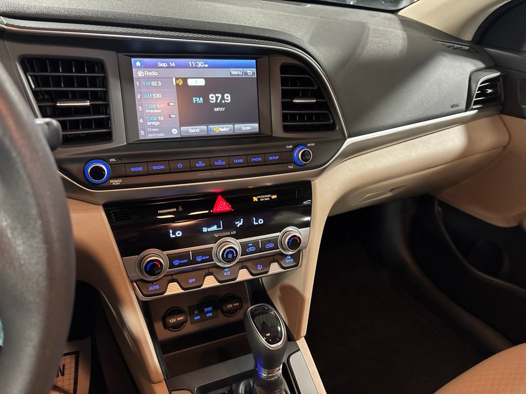Used 2020 Hyundai Elantra SEL w/ Winter Weather Package FWD image 25