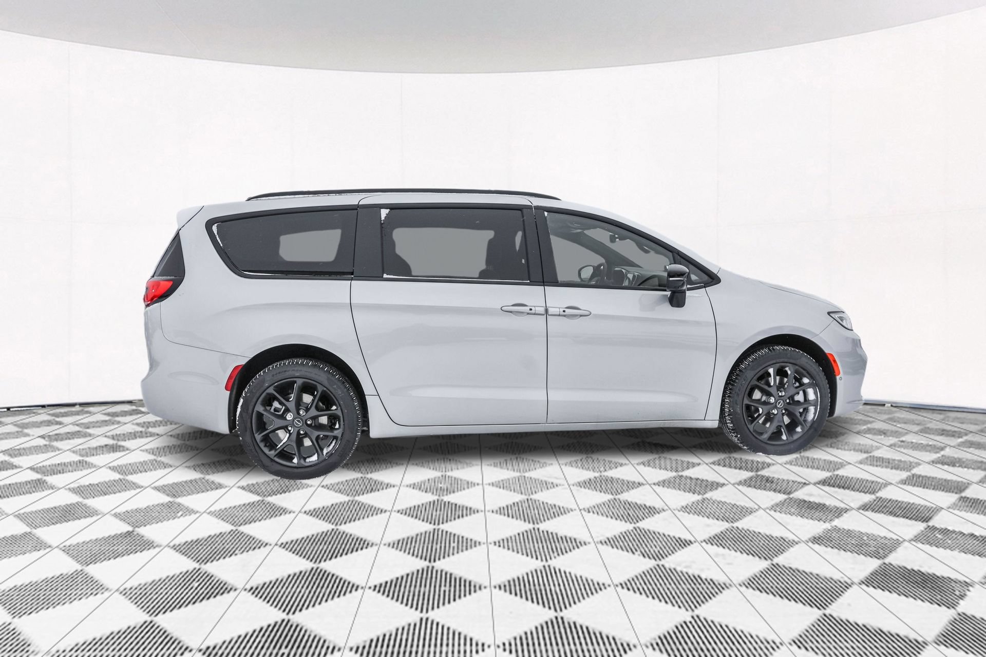 New 2026 Chrysler Pacifica Limited w/ S Appearance Package AWD/4WD image 11