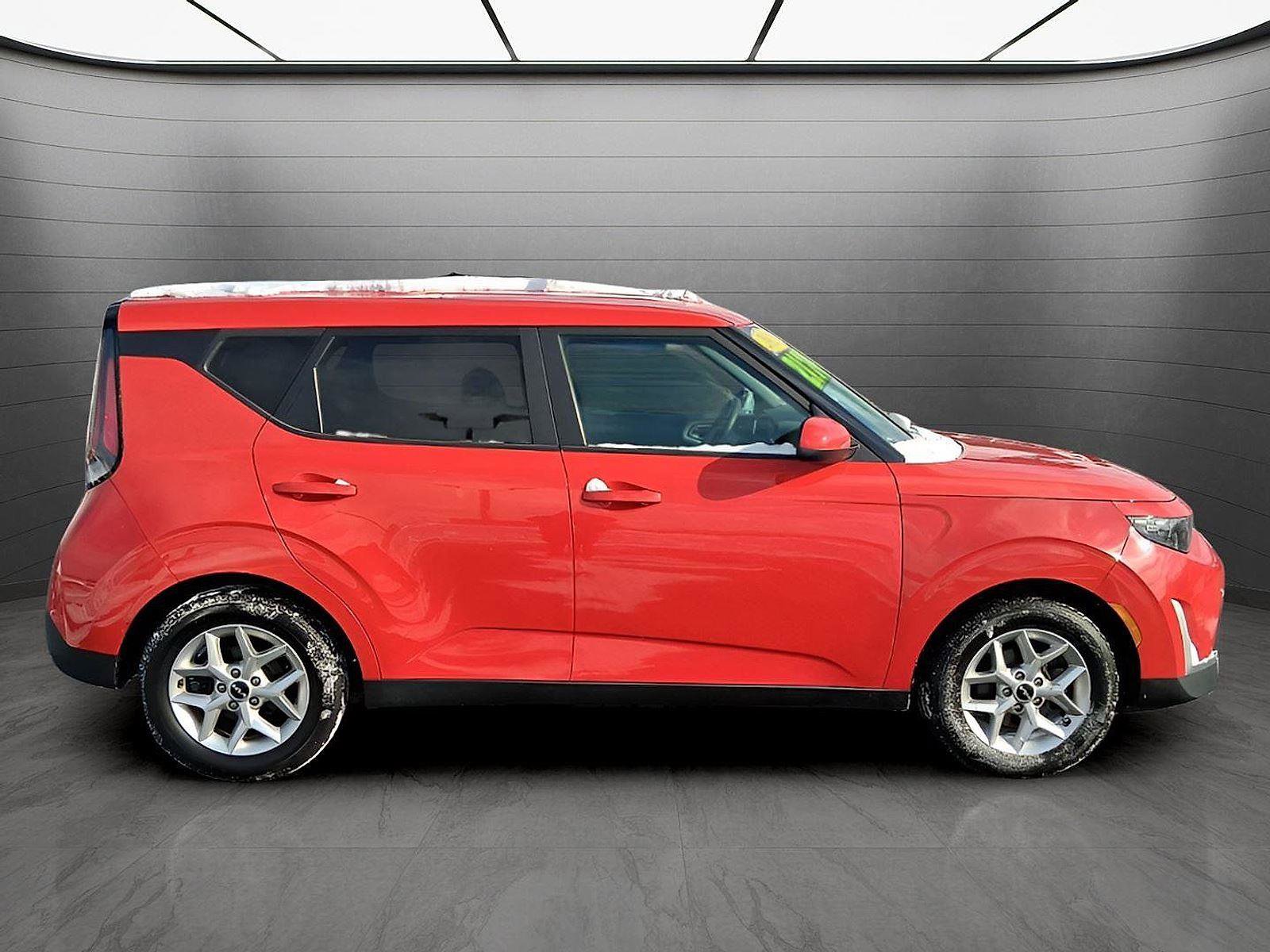 Used 2023 Kia Soul LX w/ LX Technology Package image 10