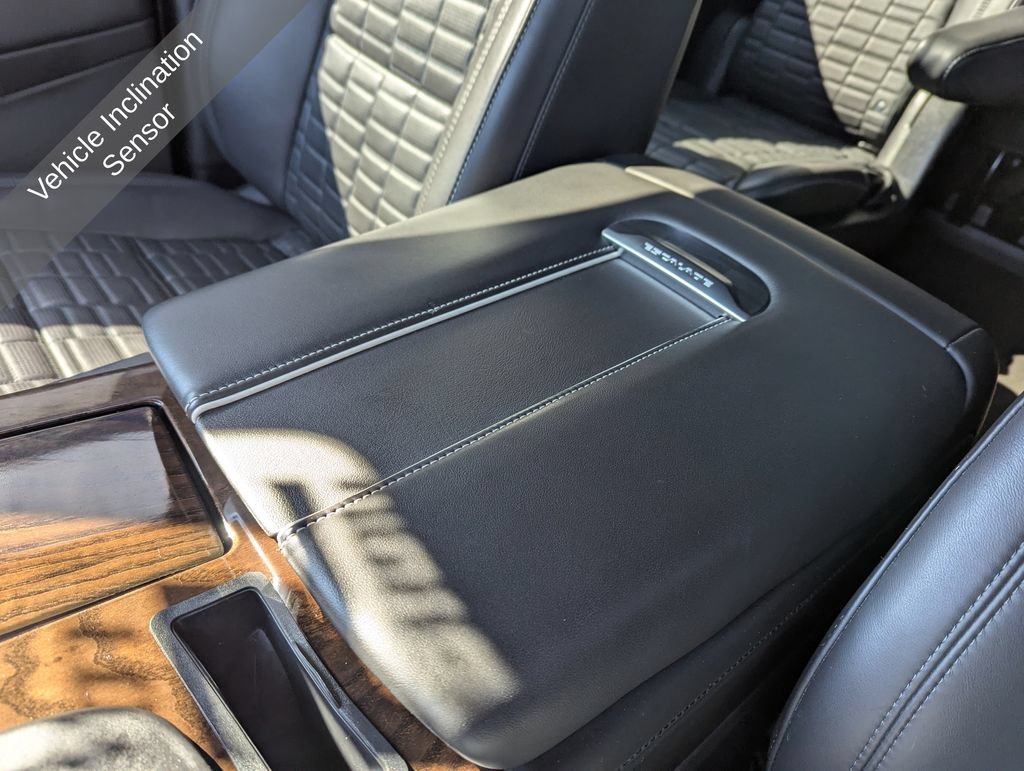 Used 2022 Cadillac Escalade ESV Sport Platinum AWD/4WD image 36