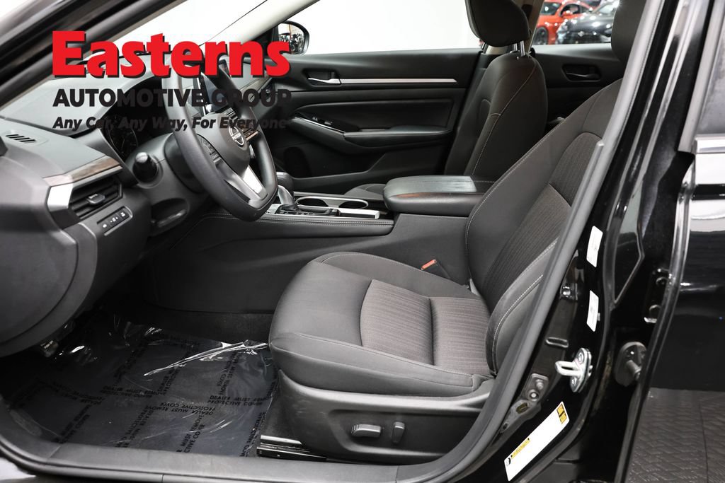 Used 2023 Nissan Altima 2.5 SV FWD image 14