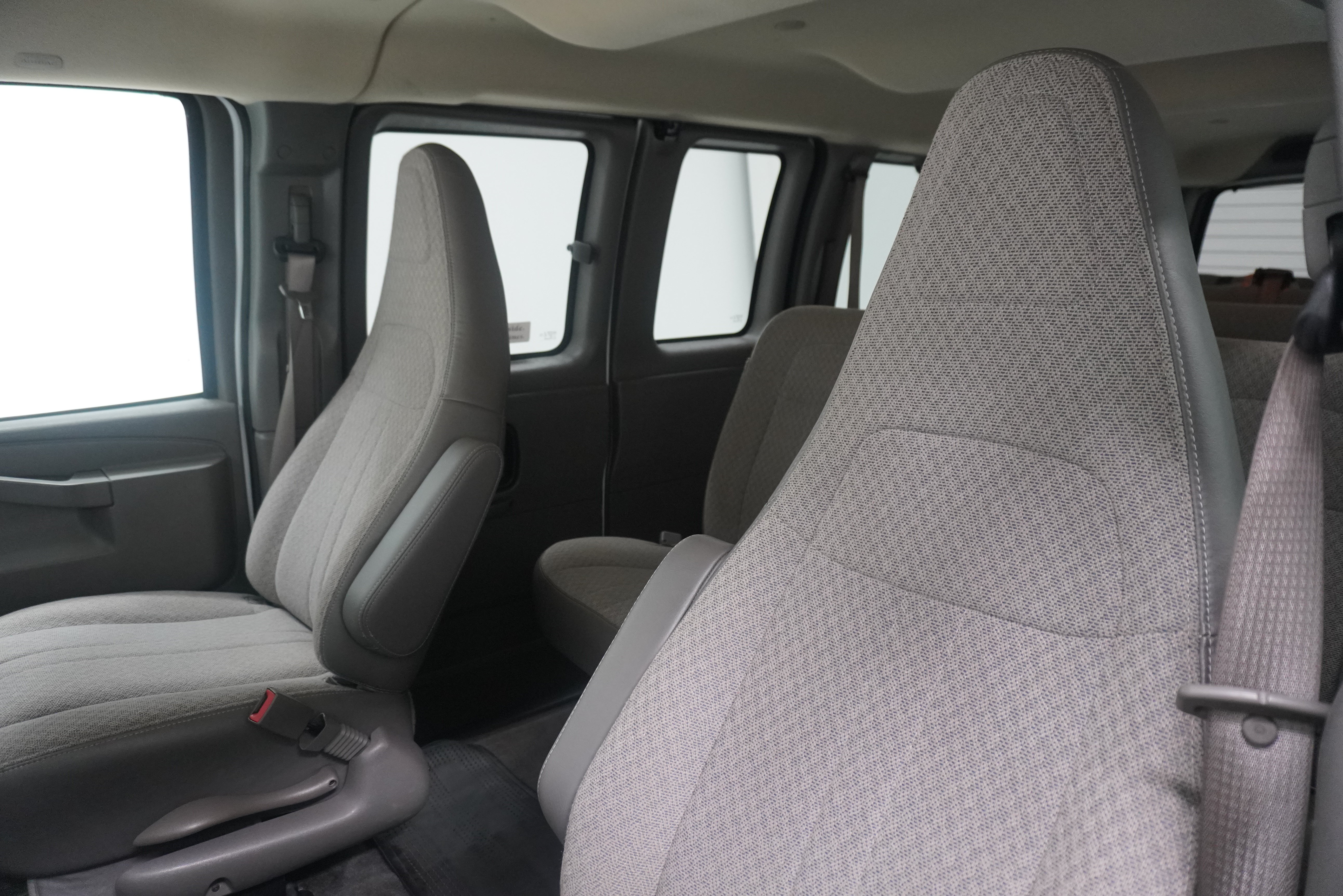 Used 2017 Chevrolet Express 3500 LT w/ LT Preferred Equipment Group RWD image 9