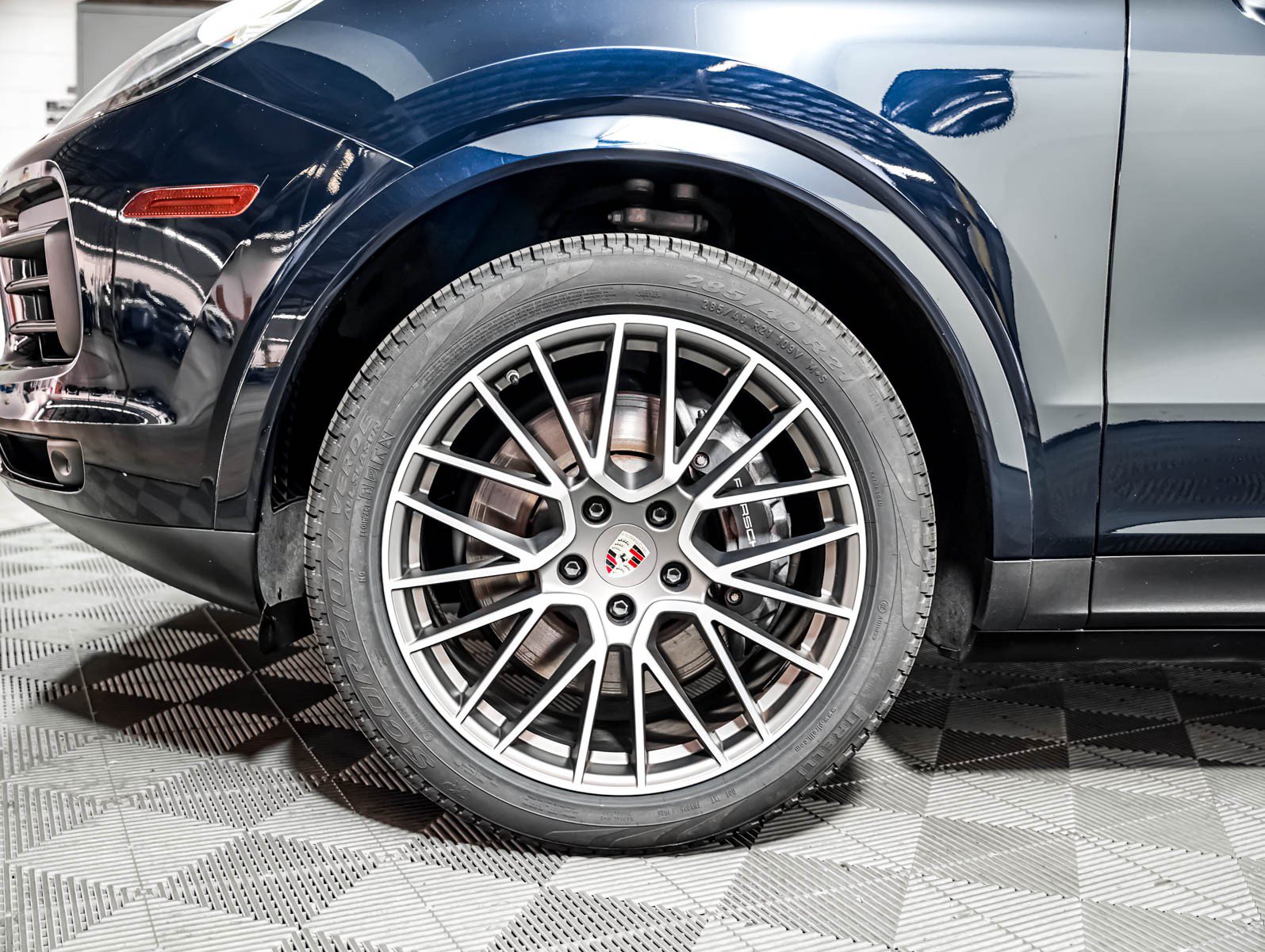 Certified 2023 Porsche Cayenne Platinum Edition AWD/4WD image 14