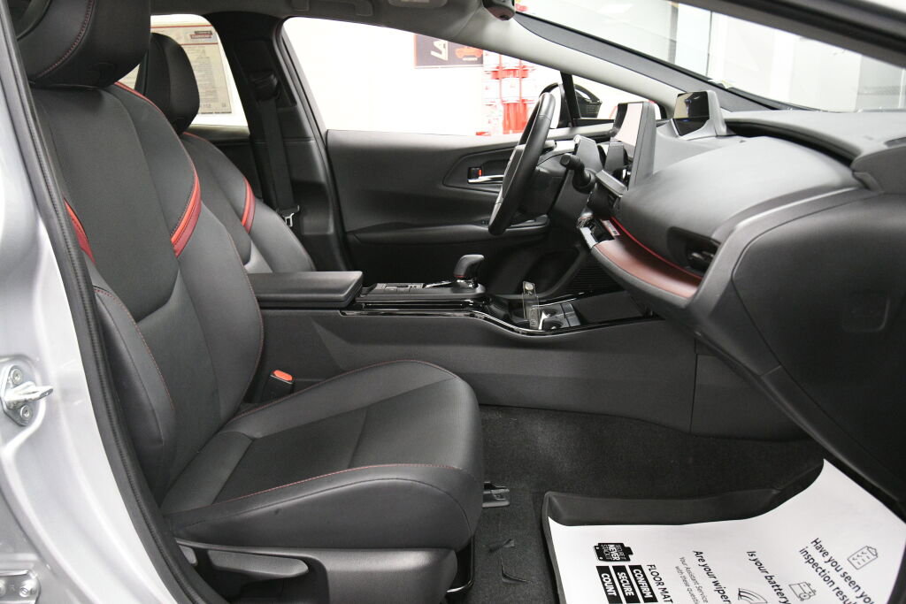 Used 2023 Toyota Prius Prime FWD image 27