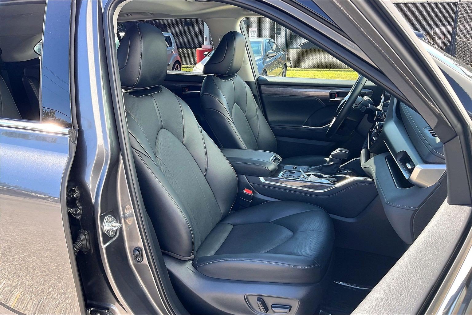 Used 2023 Toyota Highlander Limited AWD/4WD image 9