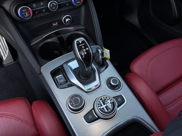 Used 2023 Alfa Romeo Stelvio Veloce AWD/4WD image 22